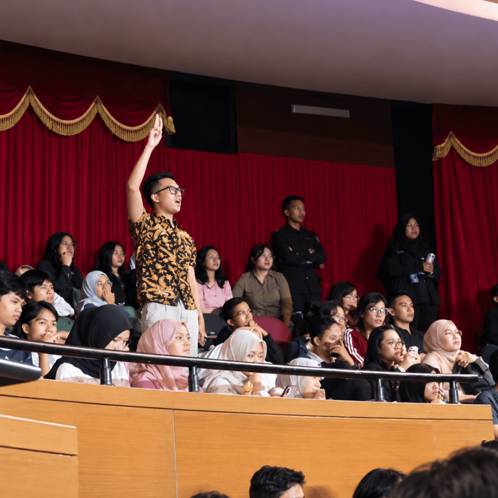 Seorang Pemuda Sampaikan Protes Langsung kepada Raffi Ahmad di Acara Seminar Bersama Erick Thohir