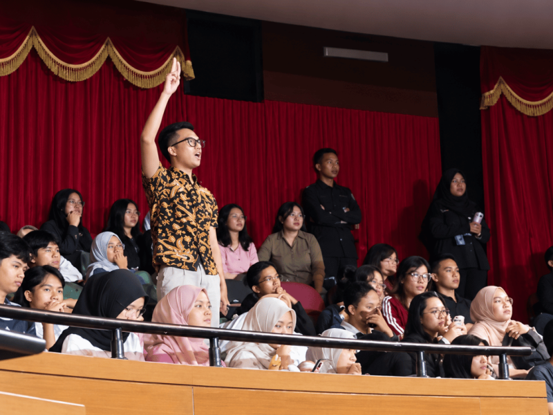 Seorang Pemuda Sampaikan Protes Langsung kepada Raffi Ahmad di Acara Seminar Bersama Erick Thohir